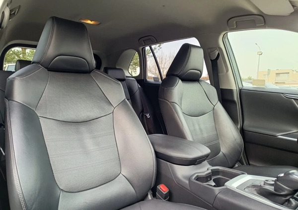 Toyota RAV4 cena 145000 przebieg: 146700, rok produkcji 2020 z Brwinów małe 352